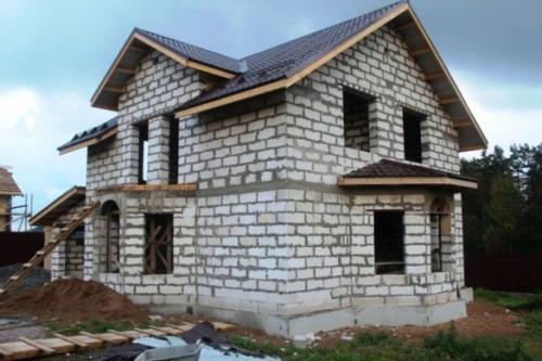Из какого материала дешевле построить дом. Из каких материалов и по какой технологии построить бюджетный загородный дом