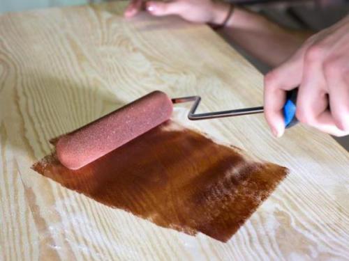 Чем грунтовать дерево перед покраской акриловой краской. Грунтовка по дереву под покраску акриловой краской