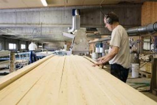 Как покрасить ранее окрашенную древесину..  Перекраска дома, ранее покрашенного лессирующим антисептиком или маслом по дереву. 02