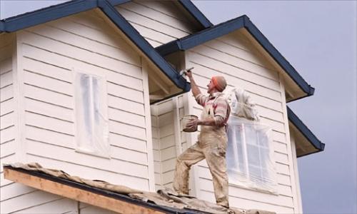 Покрасить деревянный дом своими руками. Полезные советы для покраски деревянного дома