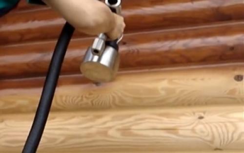 Покраска деревянного дома снаружи краскопультом. Чем покрасить деревянный дом снаружи: выбор материала и технологии нанесения