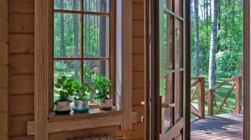 Чем покрасить клееный брус внутри дома. 	Особенности при покраске внутри срубов, деревянных домов из бревна и бруса, домов из клееного бруса и каркасных домов. 05