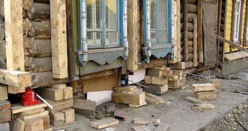 Капитальный ремонт старого деревянного дома. Реставрация фундамента