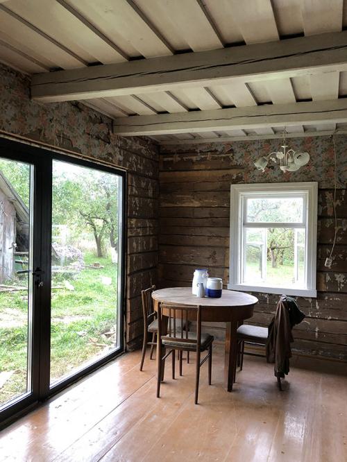 Переделка старого дома внутри. Как перестроить старый дом и оставить всю его красоту: «Этот цвет в народе раньше называли “поносный”»