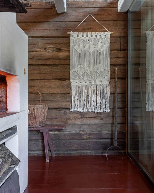 Перепланировка старого сельского дома. Как перестроить старый дом и оставить всю его красоту: «Этот цвет в народе раньше называли “поносный”»