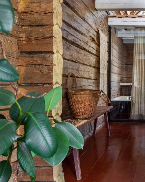 Перепланировка старого сельского дома. Как перестроить старый дом и оставить всю его красоту: «Этот цвет в народе раньше называли “поносный”»