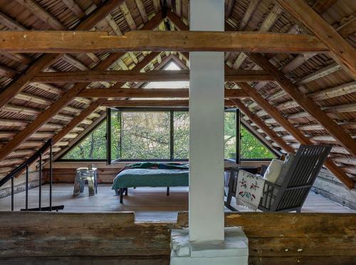 Перепланировка старого сельского дома. Как перестроить старый дом и оставить всю его красоту: «Этот цвет в народе раньше называли “поносный”»