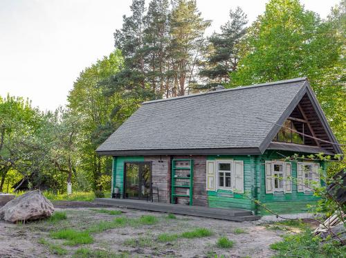 Реконструкция старого дома до и после. Как перестроить старый дом и оставить всю его красоту: «Этот цвет в народе раньше называли “поносный”»