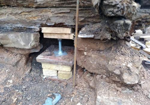 Замена нижних венцов деревянного дома на кирпич. Реконструкция старого бревенчатого дома: как заменить нижние венцы