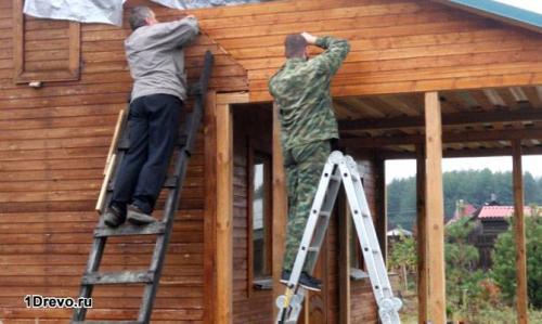 Чем покрасить старый деревянный дом снаружи. Какие средства можно использовать для старого дерева