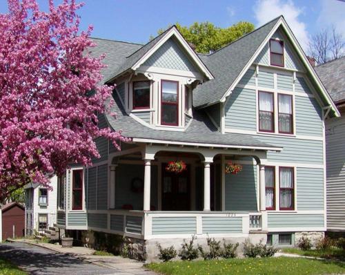 Каким цветом покрасить фасад дома. Цвет фасада: основные виды красок и оптимальный подбор цвета (110 фото)