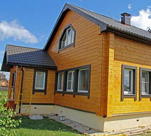 Покраска дома. Покраска деревянного дома снаружи фото и технология