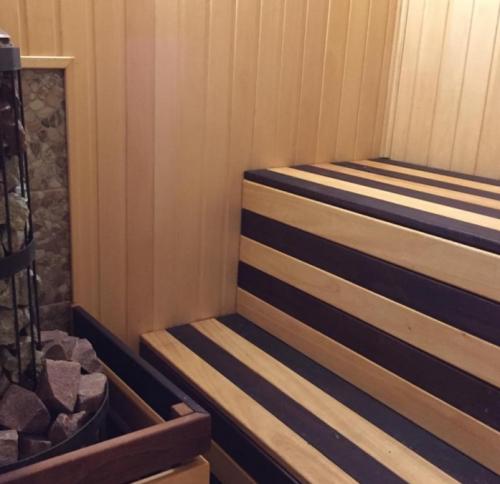 Чем обработать вагонку из сосны в бане. Чем обработать баню внутри: стены, потолок, полки, вагонку. Обзор пропиток, антисептиков, масел.