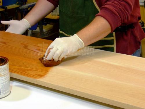 Нанесение грунтовки перед покраской деревянного забора. Чем красить забор из профнастила или других металлоконструкций 06 Нанесение грунтовки перед покраской деревянного забора. Чем красить забор из профнастила или других металлоконструкций 06