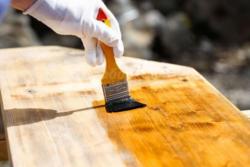 Нанесение грунтовки перед покраской деревянного забора. Чем красить забор из профнастила или других металлоконструкций 09 Нанесение грунтовки перед покраской деревянного забора. Чем красить забор из профнастила или других металлоконструкций 09