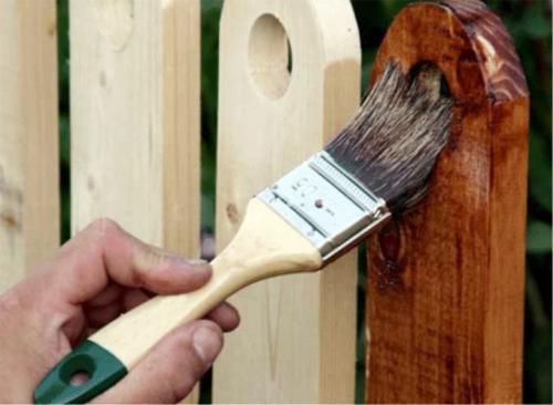 Лучшая краска для забора. Чем лучше покрасить забор из дерева: лаки, антисептики, пропитки