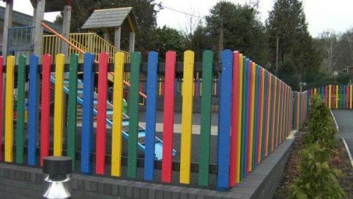 Как красиво покрасить деревянный забор. Как и чем правильно покрасить деревянный забор?