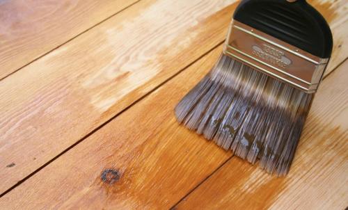 Чем грунтовать дерево перед покраской эмалью. Грунтовка по дереву перед покраской – нужно ли применять