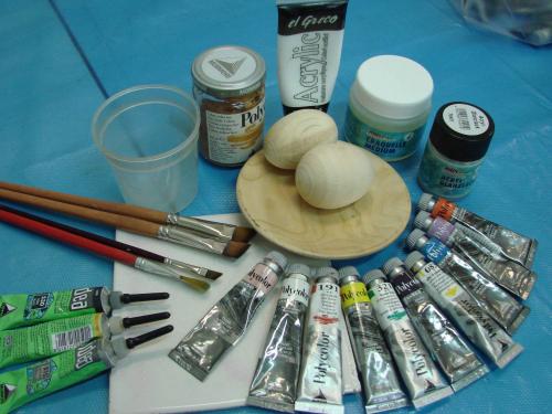 Чем грунтовать дерево перед росписью. Роспись по дереву: выбор краски, компоненты и инструменты, техника росписи