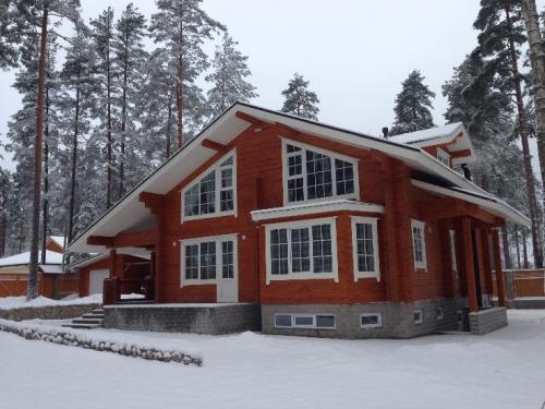 Как и чем покрасить деревянный дом снаружи.. 	Как покрасить деревянный дом снаружи надолго? 02