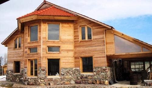 Чем покрасить вагонку внутри и снаружи дома. Что нужно знать о покраске вагонки