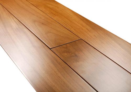 Чем покрыть деревянный пол в душевой. Материал