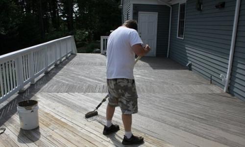 Чем покрыть деревянный пол. Используем масло и воск – особенности составов 01 Чем покрыть деревянный пол. Используем масло и воск – особенности составов 01