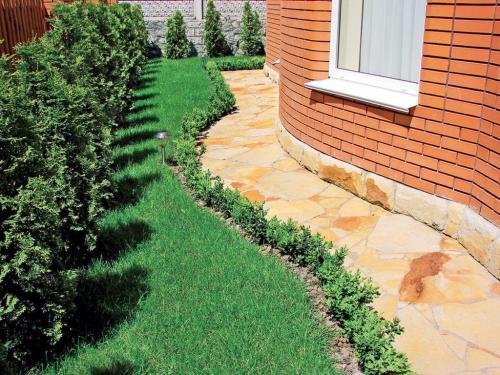 Как сделать фундамент вокруг дома. Как сделать отмостку вокруг дома своими руками: пошаговая инструкция