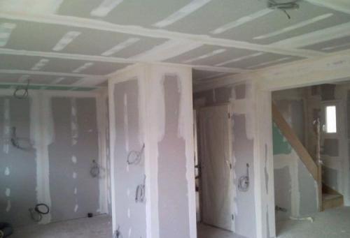 Как повторно покрасить потолок из гипсокартона. Как правильно зачистить гипсокартон перед повторным окрашиванием