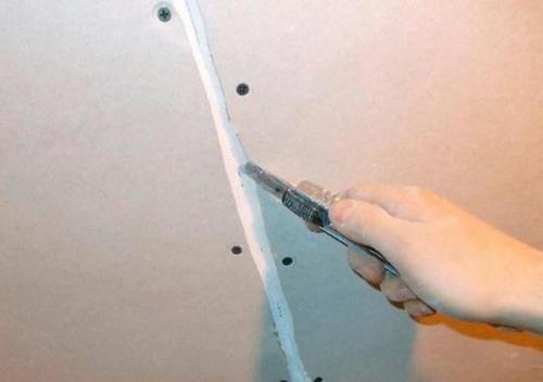 Как повторно покрасить потолок из гипсокартона. Как правильно зачистить гипсокартон перед повторным окрашиванием