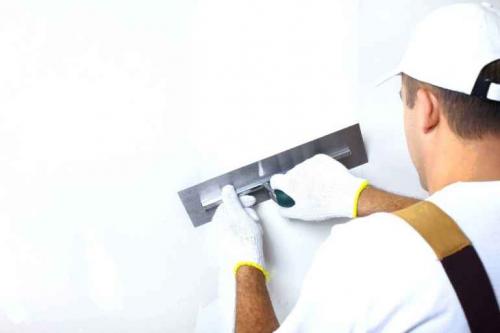 Как выровнять цвет стен после покраски. Как сделать стены после покраски идеально гладкими