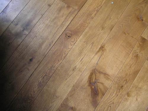 Чем обработать доски под линолеум. Особенности деревянного пола