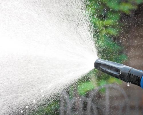 После пропитки дерева чем можно покрасить его. 	Надо ли обрабатывать дерево внутри дома антисептиком или грунтом? 01