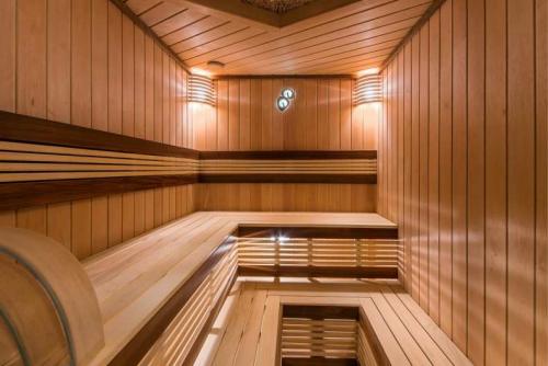 Как обшить старую баню вагонкой. Как обшить баню вагонкой: с чего начать, на что обратить внимание. Советы, как правильно выбрать материал для отделки стен изнутри