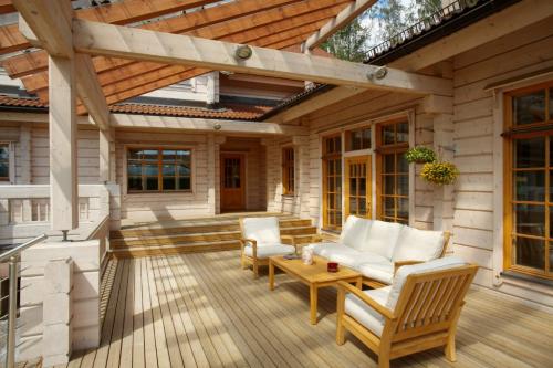 К важнейшим положительным свойствам древесины относят. Достоинства и недостатки древесины в строительстве.