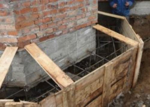 Как укрепить фундамент кирпичного дома. Почему рушится фундамент