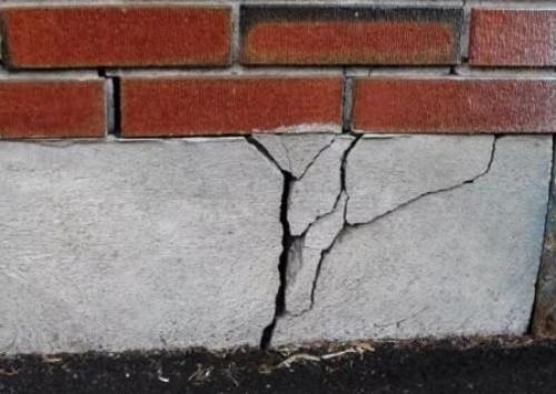 Как укрепить просевший угол дома. Разрушается или просел фундамент и угол дома, что делать