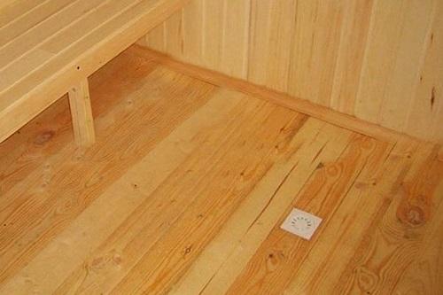 Чем обработать пол в бане: методы надежной защиты дерева и бетона